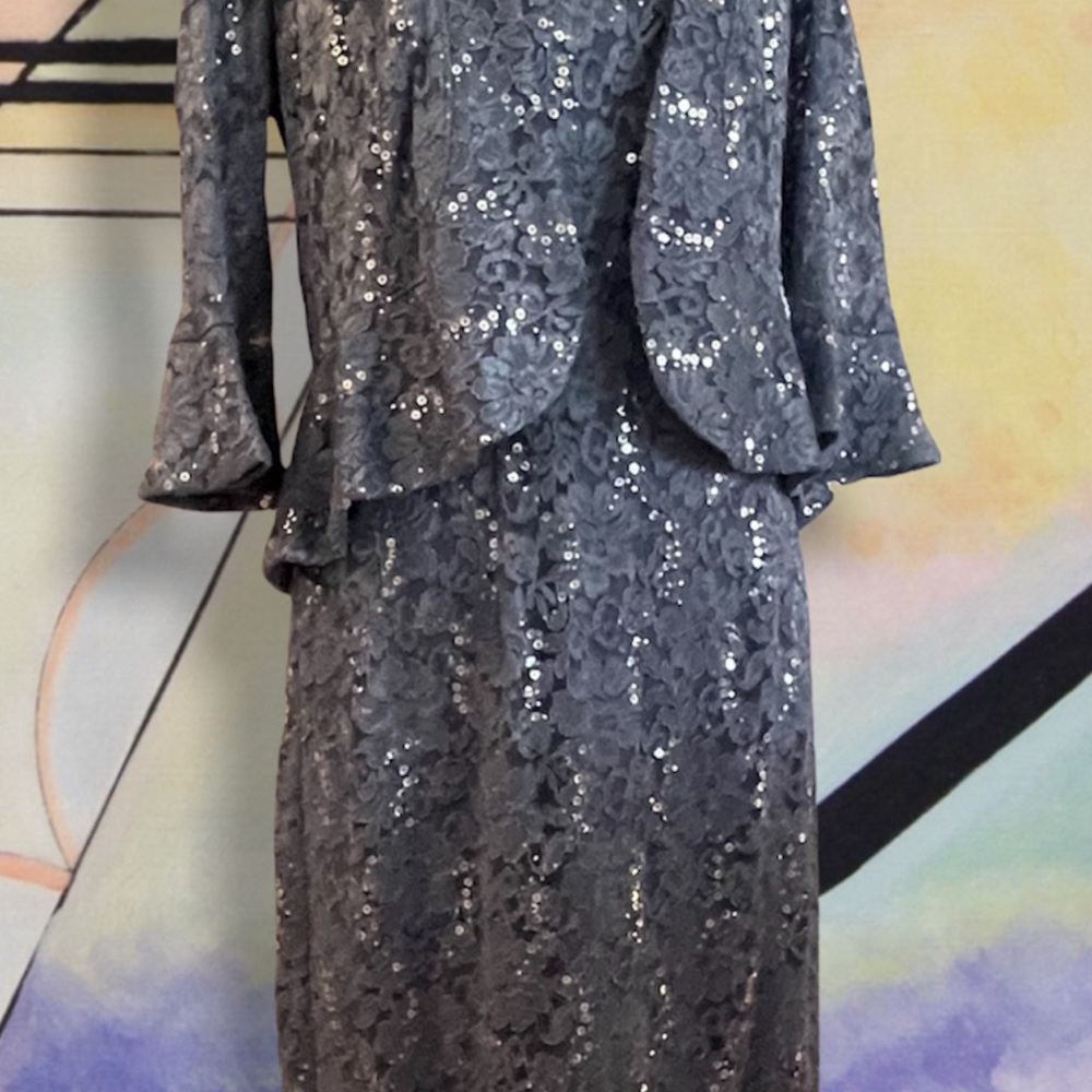 Beautiful women’s dress, size 12 - Picture 7 of 11